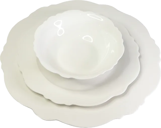 Set Lazio: plato trinche, plato ensalada y plato sopero blancos con borde ondulado